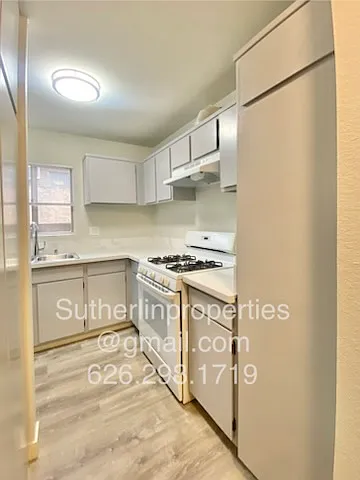 1425 E Orange Grove — Photo 11