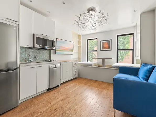 646 Ninth Avenue image 1 of 9