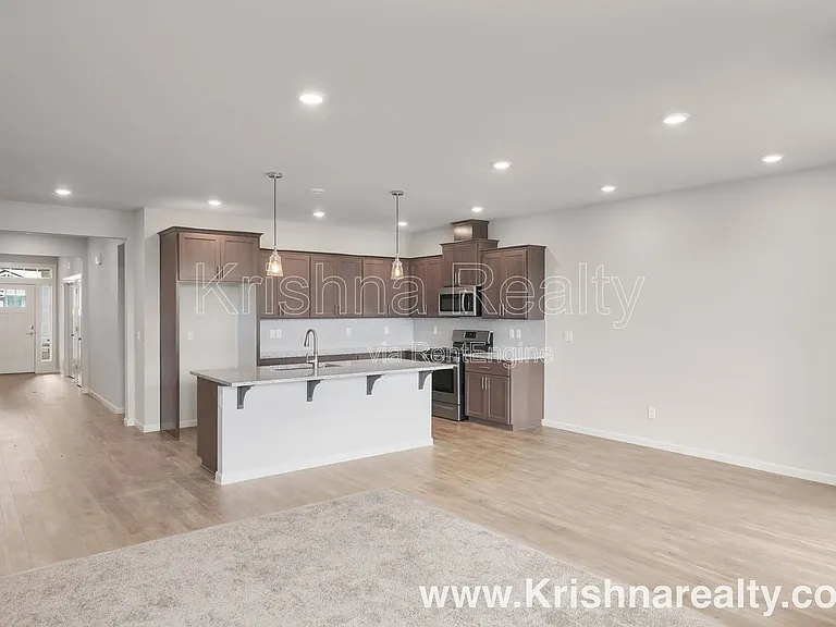 1004 S 31st Ave — Photo 6