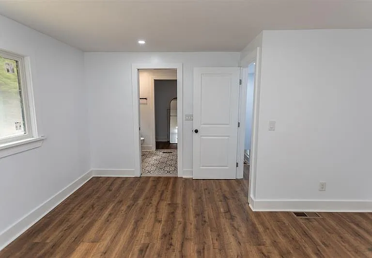 114 Locust St — Photo 10