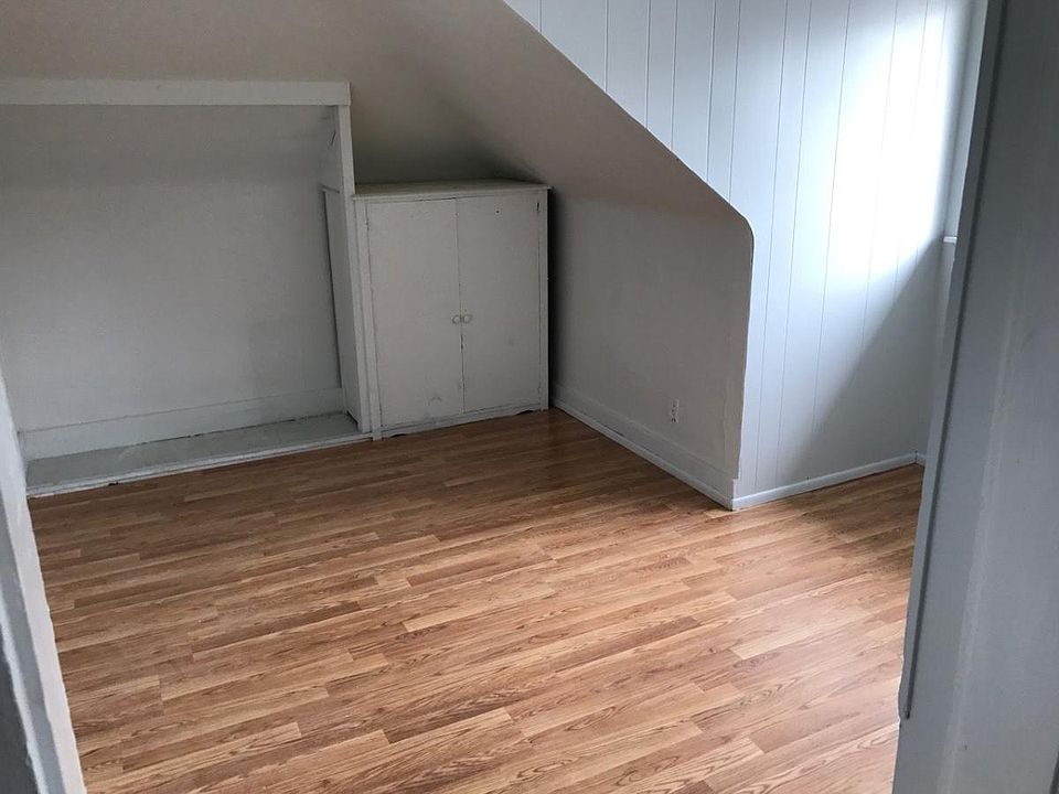 2nd image of 4916 Forest Ave #9