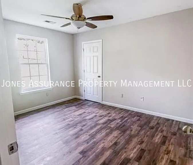 303 Stone Briar Ln — Photo 8