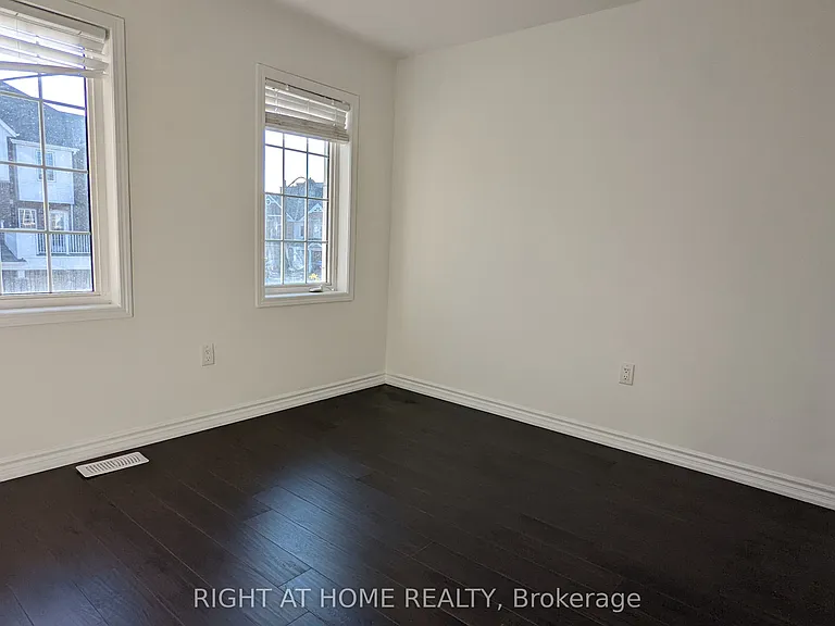 686 Laking Ter — Photo 23