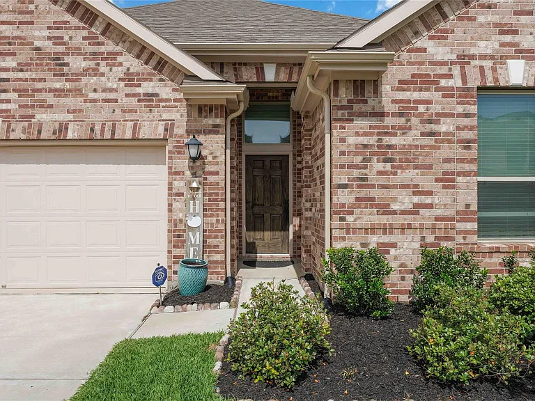 7627 Coral Key Dr — Photo 2
