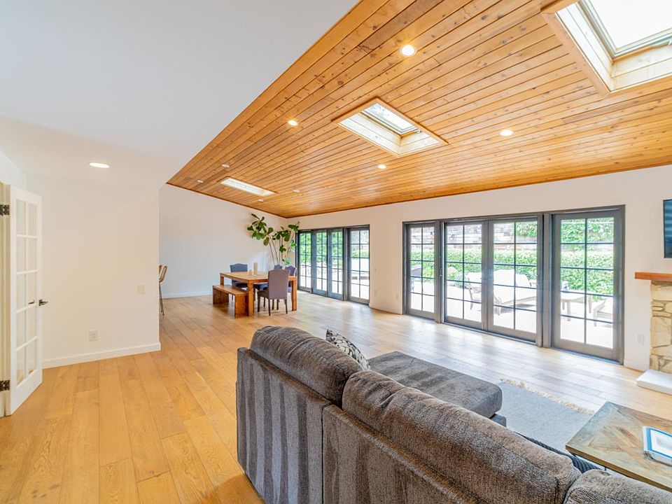 Open floor plan from the entryway.