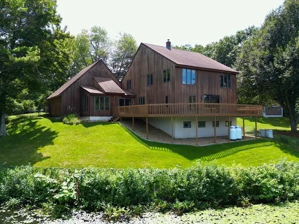3 Oak Grove St, Ayer, MA 01432