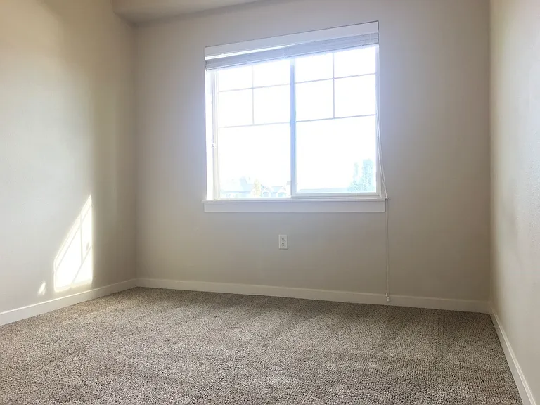 980 W Parkstone St — Photo 10