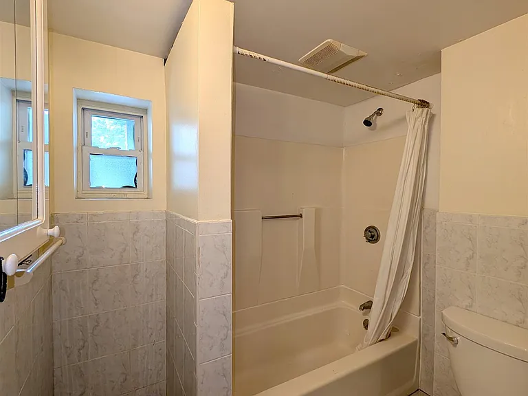 5 Locke St #1 — Photo 4