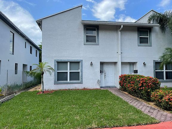 2nd image of 605 SW 6th St #607