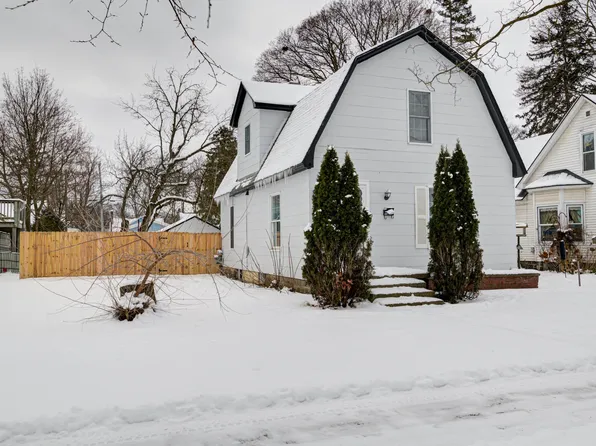 607 W 10th St, Traverse City, MI 49684