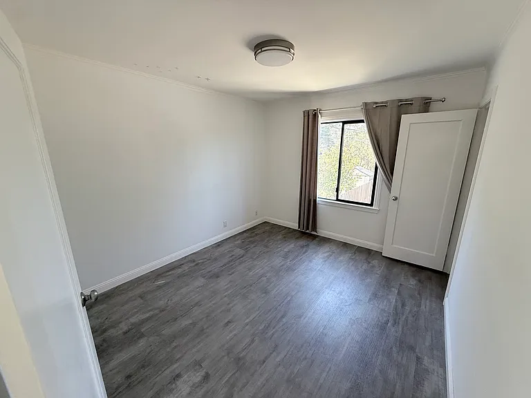 648 Sweeny St — Photo 10
