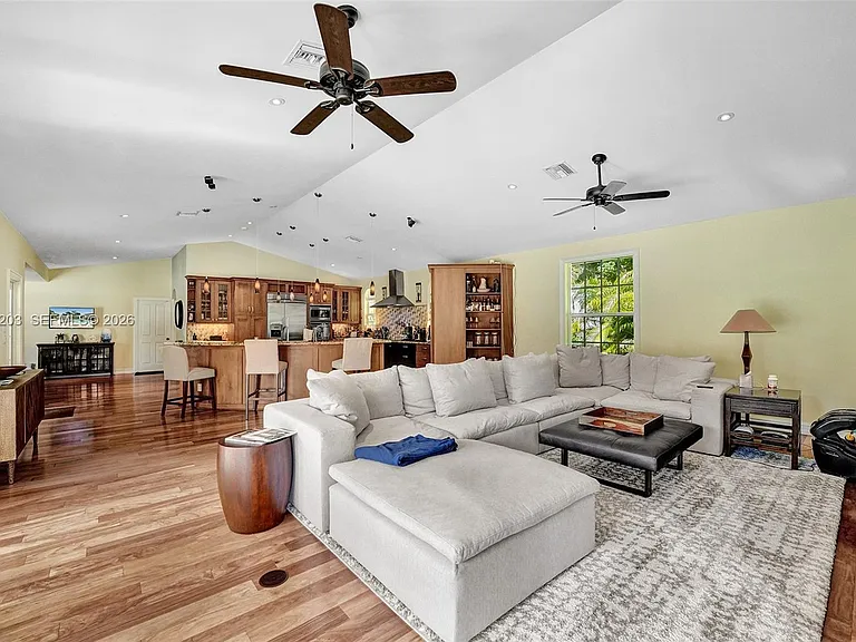 22180 Woodset Ln — Photo 64
