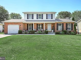 19 Garden Ln, Hanover, PA 17331