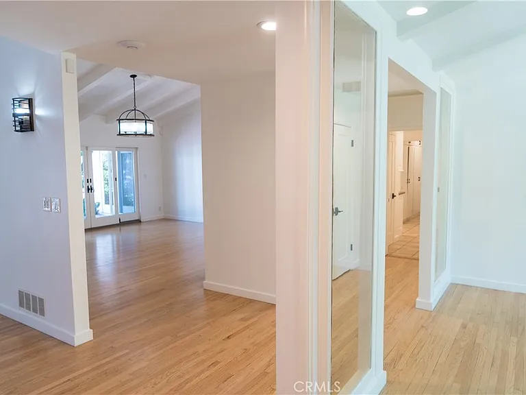 5054 Encino Ave — Photo 22