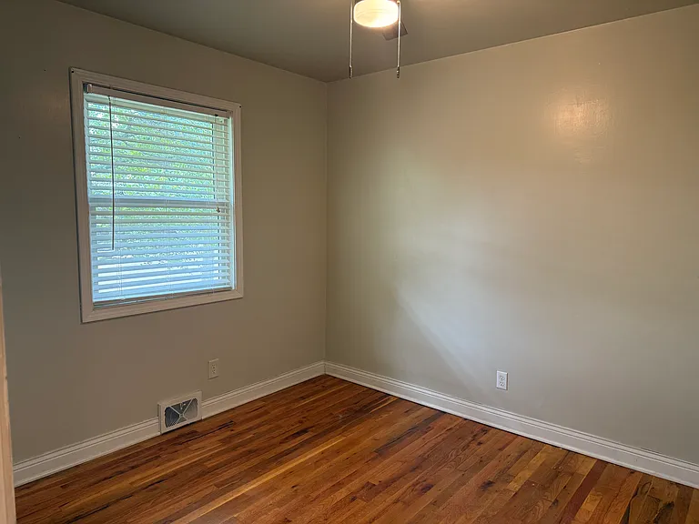 2721 Lynnwood Dr — Photo 16