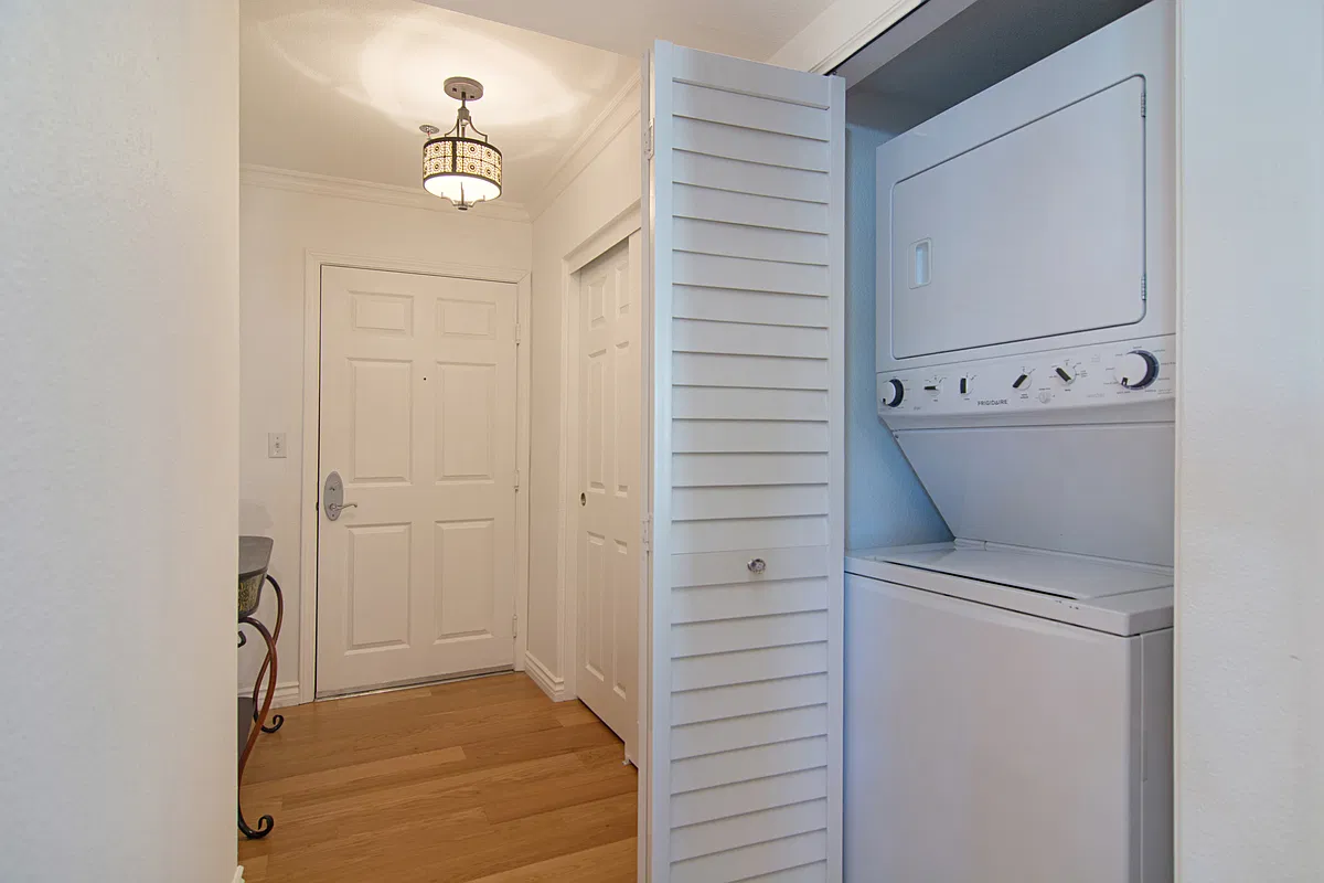 2 bed, 1064 sqft, $5,000 — Photo 4