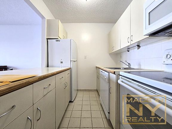 4th image of 2540 Shore Blvd APT 5N