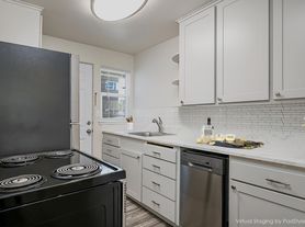 Hawthorne Court Apartments