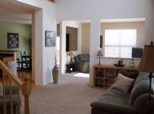 71 Regent Dr, Gilberts, IL 60136