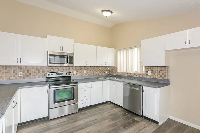 3 bed, 2.0 bath, 1204 sqft, $1,545 — Photo 4
