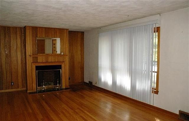 2nd image of 3306 Crestwood Dr