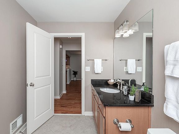 generous bathroom, granite counters