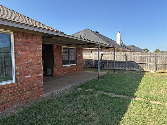 5th image of 2937 Laurel Cir