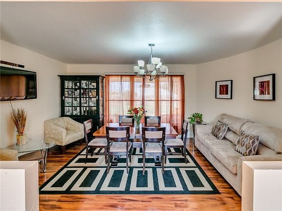 3rd image of 713 Woodlawn Dr