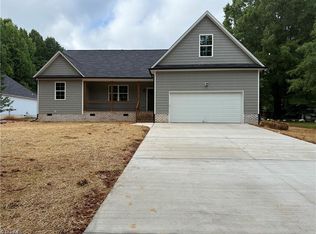 905 Edgemont Rd, Greensboro, NC 27406