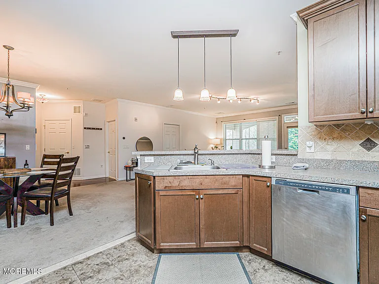 624 Sloan Ct #624 — Photo 9