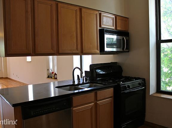 1630 Damen Kitchen