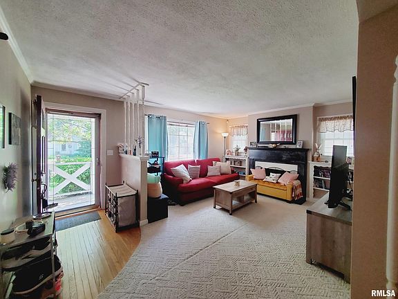 4th image of 915 E Fairoaks Ave