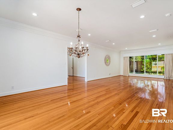 3rd image of 244 Suzanne Cir