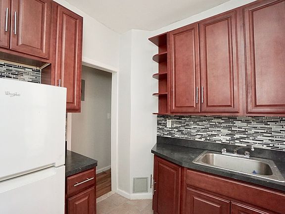 2nd image of 28 Saint Nicholas Pl #2