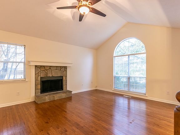 3rd image of 350 Nottingham Dr