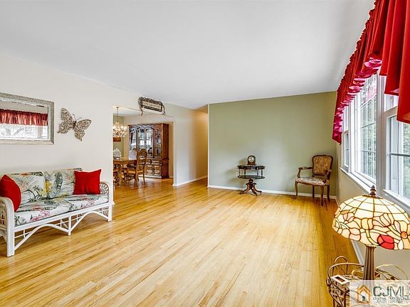 3rd image of 43 Beverly Dr