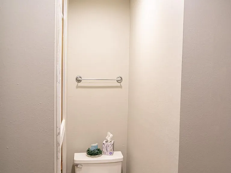 1620 Wellington Pl #1004 — Photo 2