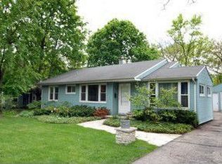 1313 Holly Ln, Deerfield, IL 60015