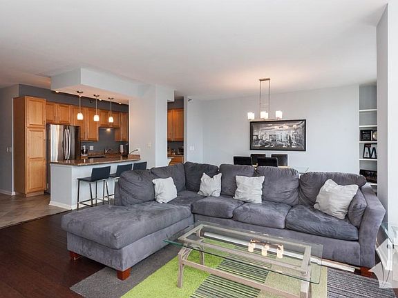 3rd image of 435 W Erie St APT 1307