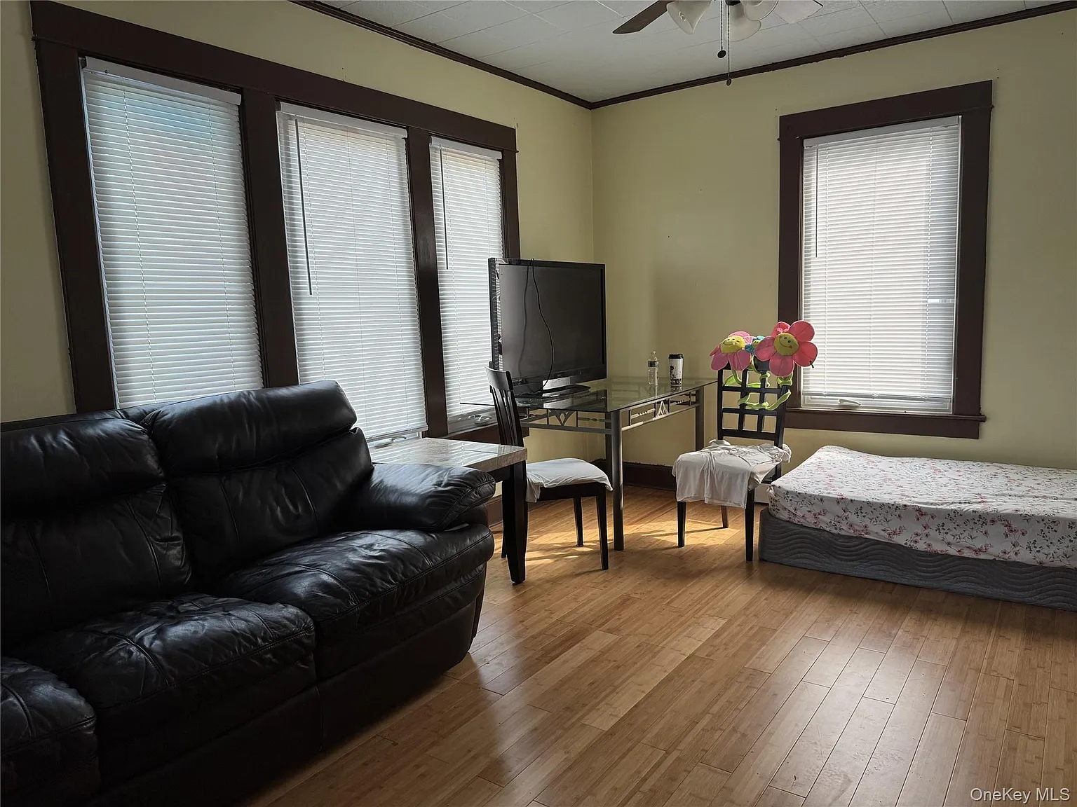 3 bed, 1.5 bath, 1278 sqft, $2,400 — Photo 3