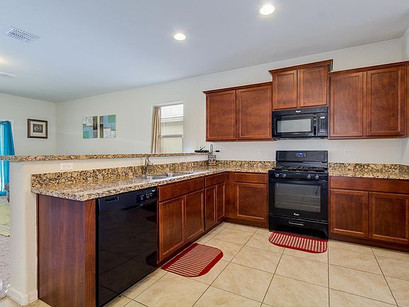 4th image of 39955 W Pryor Ln