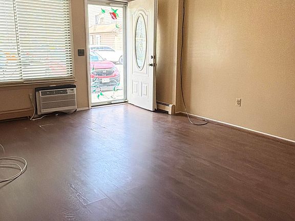 4th image of 42 Daffodil Ln