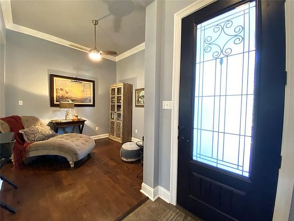 2nd image of 609 English Oak Dr