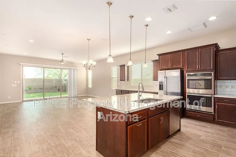4 bed, 3.0 bath, 2434 sqft, $4,200 — Photo 2