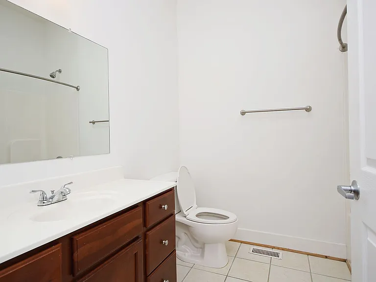 215 5th St SW #1D — Photo 8