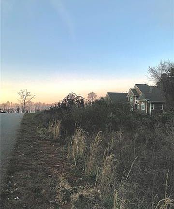 4th image of 122 Orchard Farm Ln