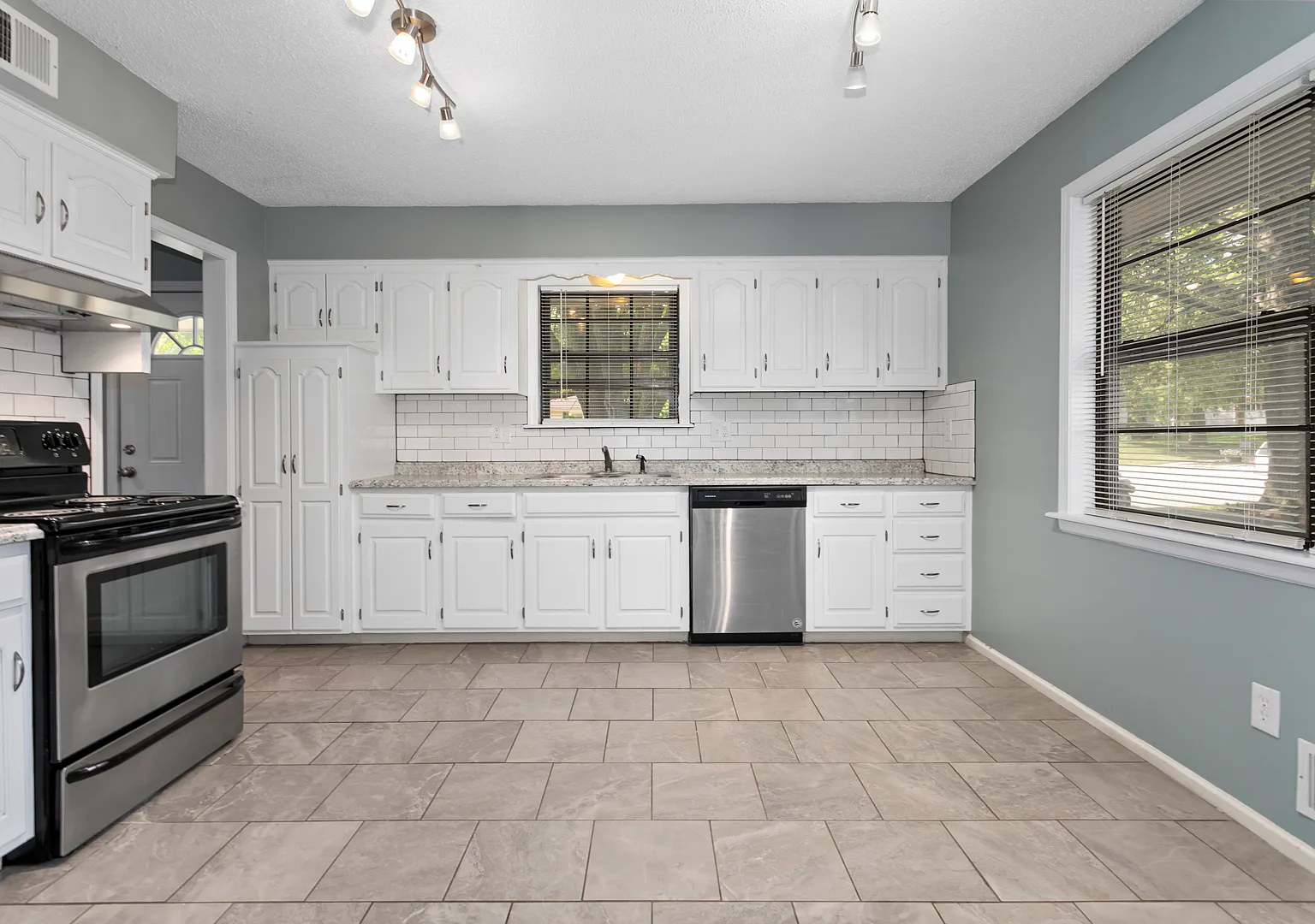 3513 NE Stanton St - 1 — Photo 4