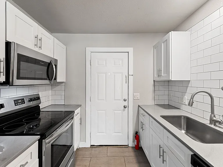 6812 S Congress Ave — Photo 5