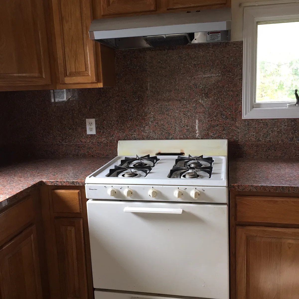 range and stove - 24 Franklin Pl #C2
