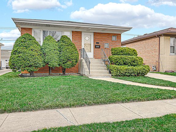 3rd image of 665 Hoxie Ave